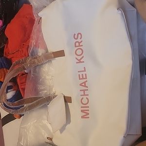 Micheal kors medium size bag